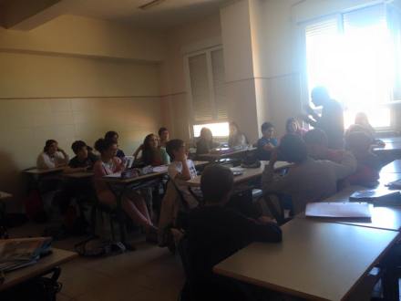 Un momento de la visita al Colegio Diocesano, entre los alumnos de 1º de ESO encontré algunas vocaciones por la escritura / Fuente: Flor González