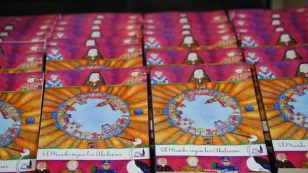 Varios ejemplares de "El Mundo según los Abulenses en la Feria del Libro", Foto: Pablo Garcinuño