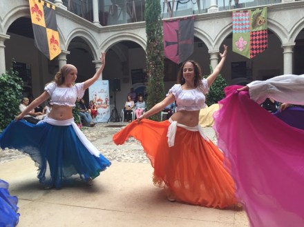 Bailarinas de la escuela de Ziryab en Danzando en el Medievo III